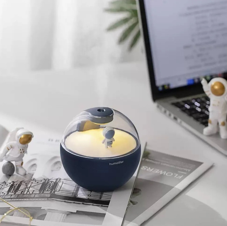 دستگاه بخور سرد رومیزی طرح فضانورد (Humidifier)