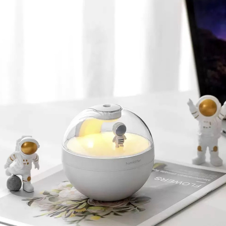دستگاه بخور سرد رومیزی طرح فضانورد (Humidifier)